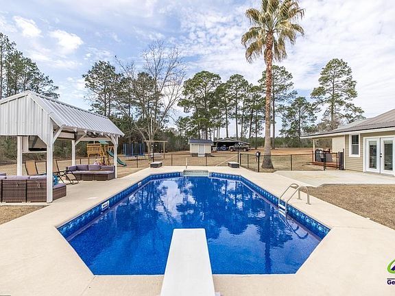 4th image of 1920 Harvey Rd