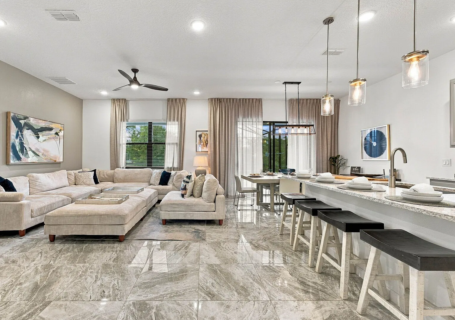 Stunning 6BR, Private Pool, Prime Location — Photo 1