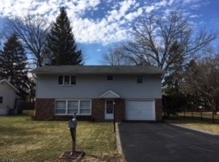 4 Woodland Ave, Hamburg, NJ 07419