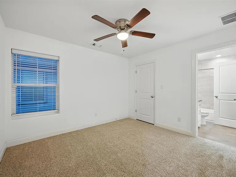 609 E Carter St — Photo 12