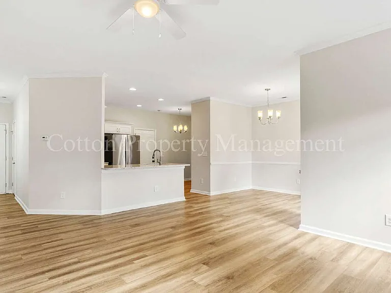 1010 Winterberry Cir — Photo 6
