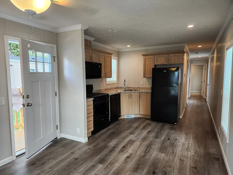 Maple Crest — Photo 4
