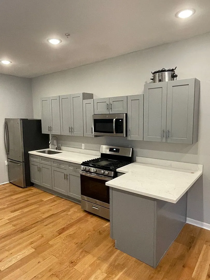 2322 Burgundy Street — Photo 2