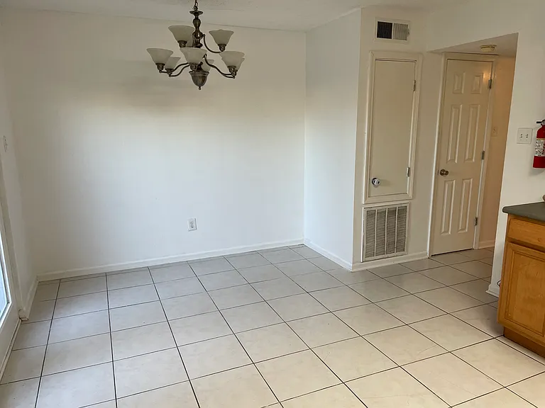 1635 Newport Pl #11 — Photo 7