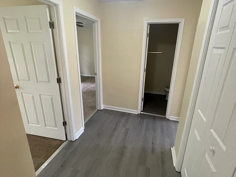 100 Grant Ave — Photo 11
