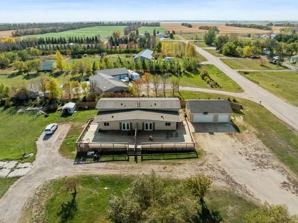 805 97th St SE, Surrey, ND 58785