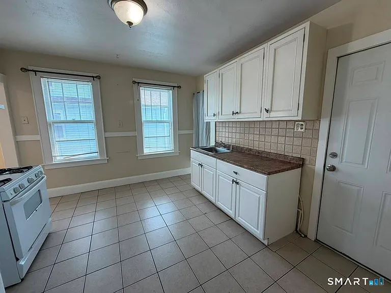 223 Wayne St #2 — Photo 10