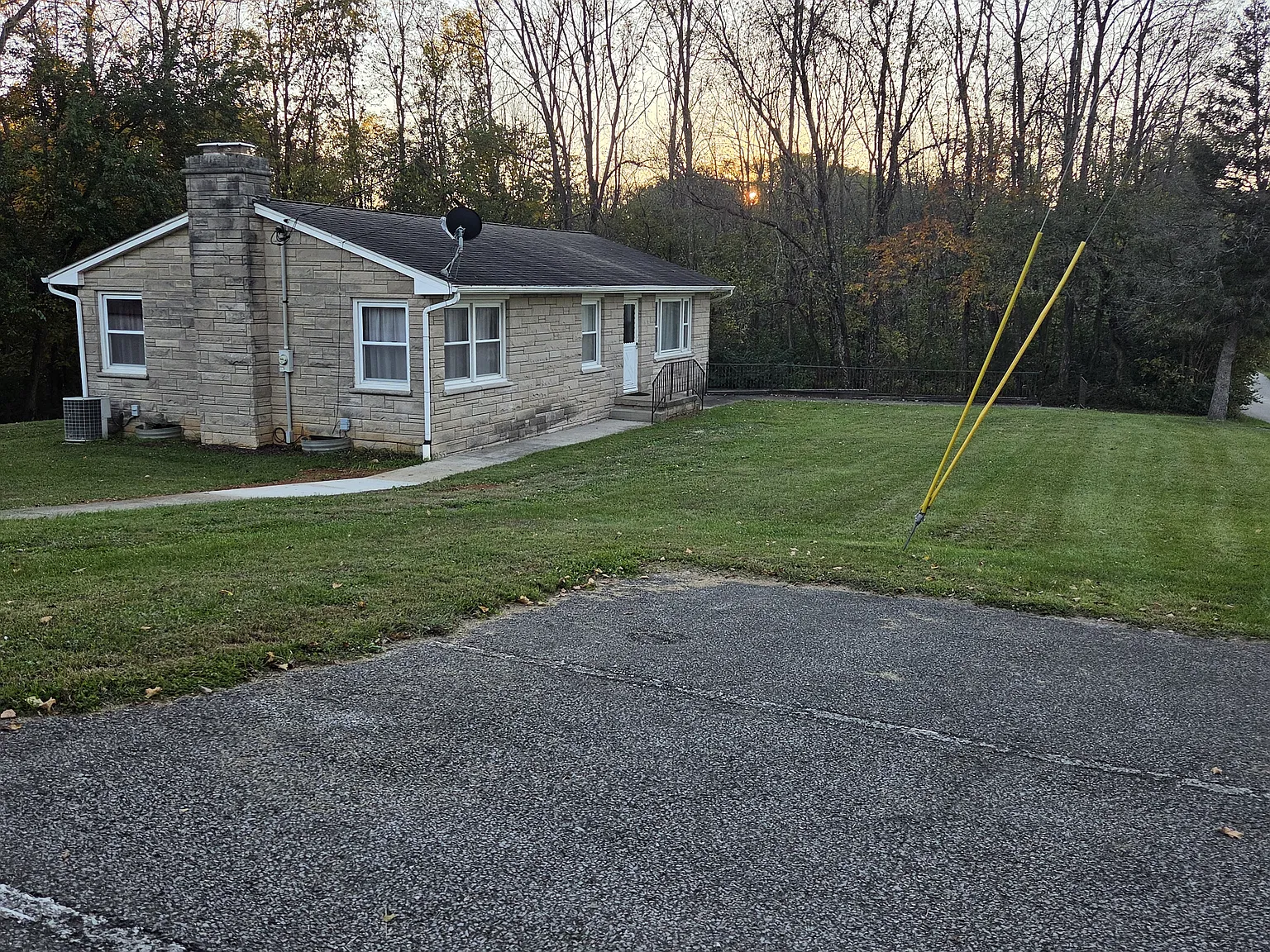 3 bed, 1100 sqft, $1,600 — Photo 2