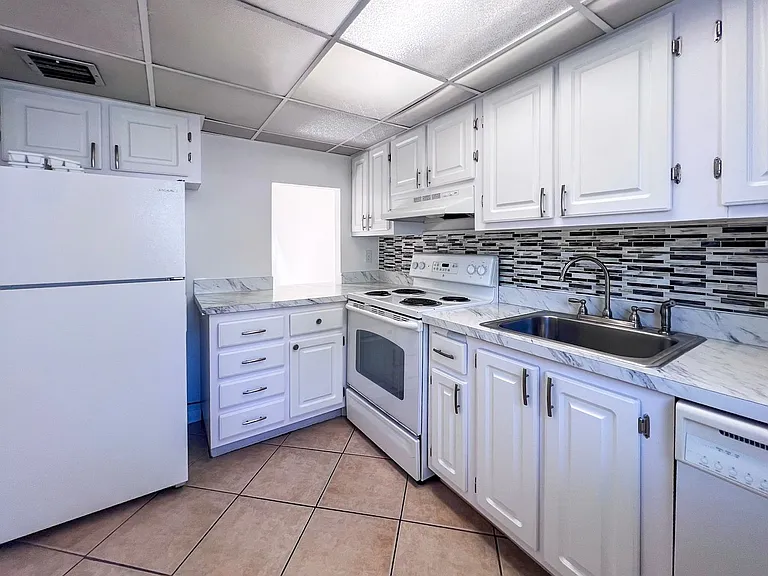 605 SW 75th St #210 — Photo 5