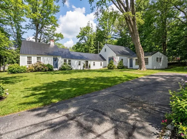 37 Main Street, Raymond, ME 04071