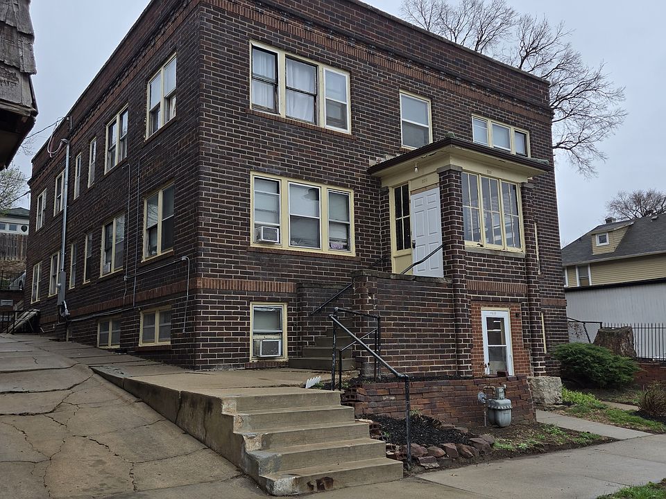 1st image of 209 S 4th St APT 4