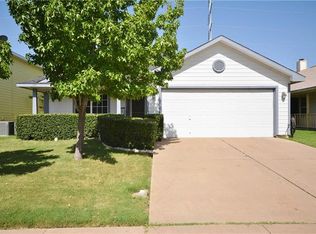 1571 Wildflower Dr, Waxahachie, TX 75165
