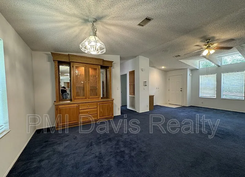 3 bed, 2.0 bath, 1747 sqft, $1,695 — Photo 4