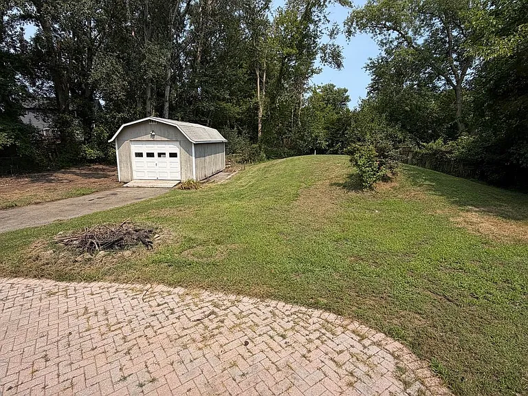 30000 Holmes Rd — Photo 25