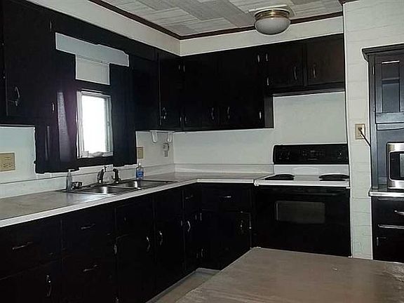 3rd image of 10355 Aster St