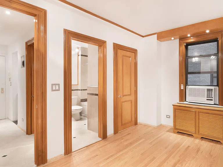 150 W 58th St #3B — Photo 8