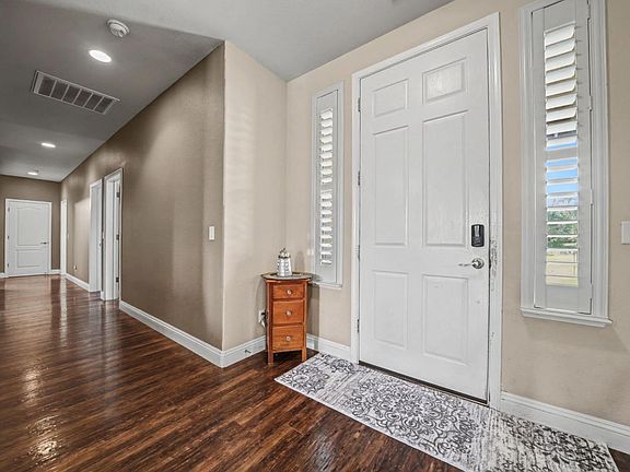 4th image of 444 Saddleridge Rd