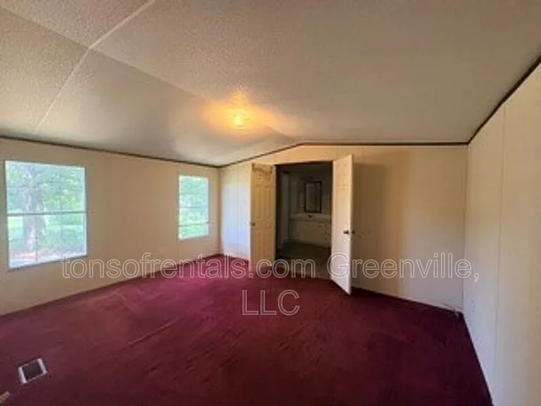 255 Pine Dr — Photo 10