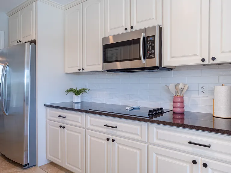 1105 Caples St — Photo 8