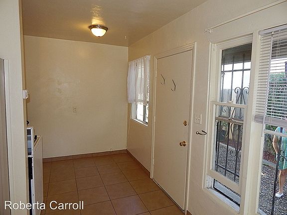 3rd image of 4035 Menlo Ave