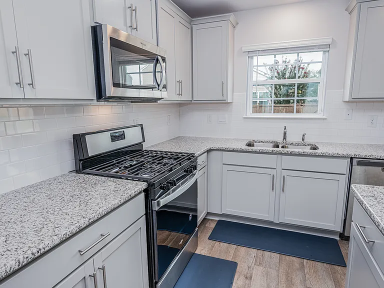607 Ava St #1 — Photo 10