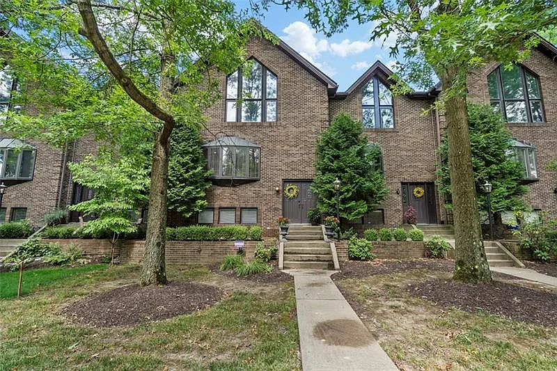 10096 Mansion Dr photo 1