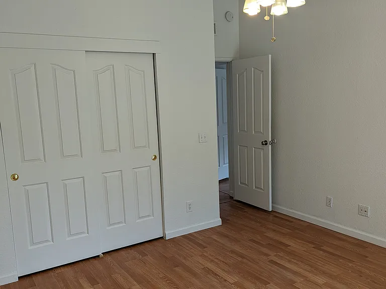 514 Holbrook St — Photo 22