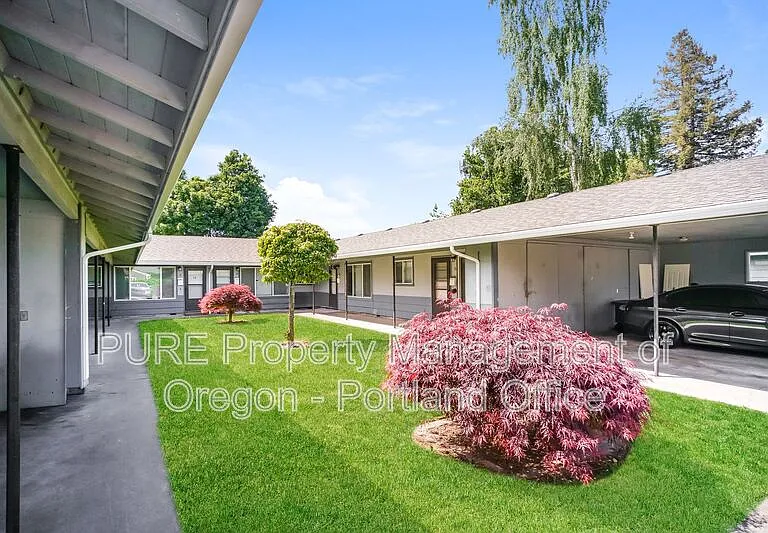 1049 SE Walnut St #11 — Photo 19