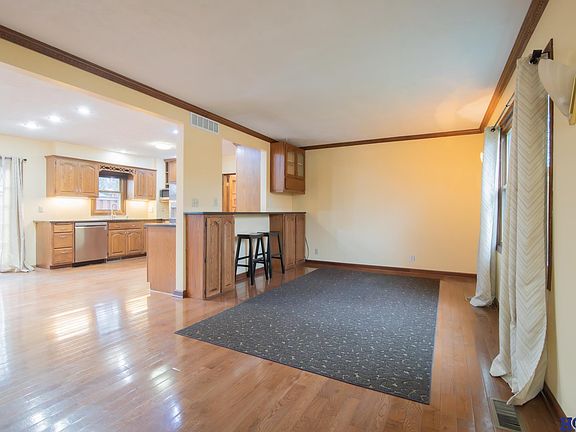 5th image of 200 Taylor Park Dr