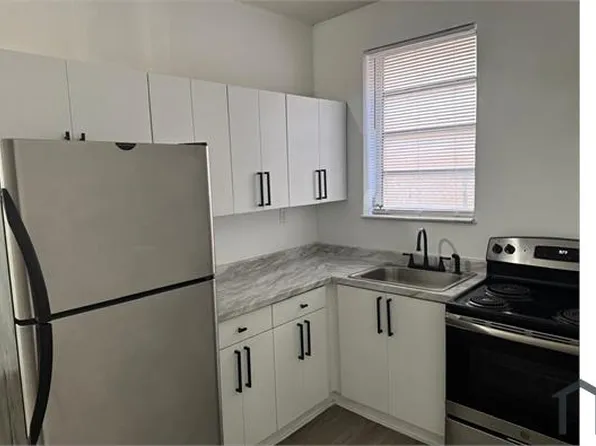 1528 NW 3rd St, Miami, FL 33125