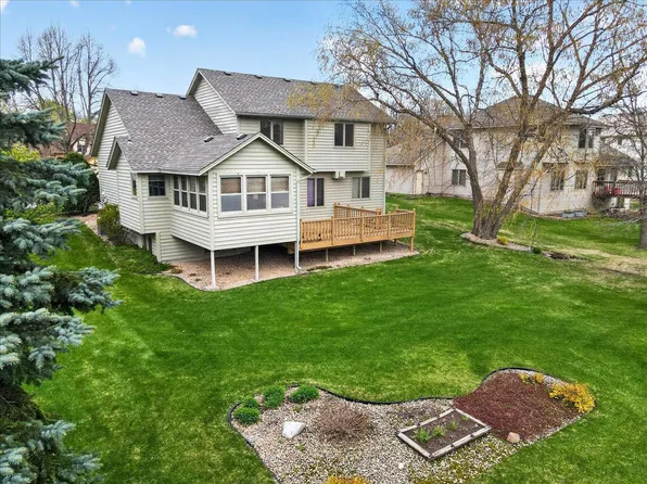 8920 Vickors Xing N, Brooklyn Park, MN 55443