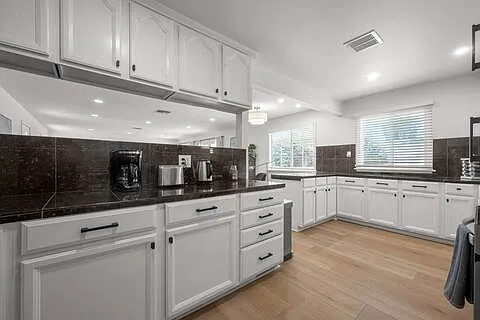 22309 Leadwell St — Photo 37
