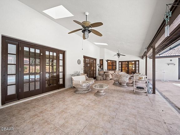 4th image of 2 Village Ln