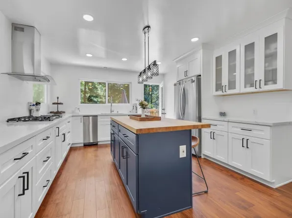 20851 Assiniboine Trl, Los Gatos, CA 95033