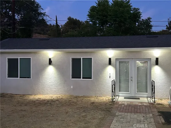 7780 Shadyspring Pl #B, Burbank, CA 91504