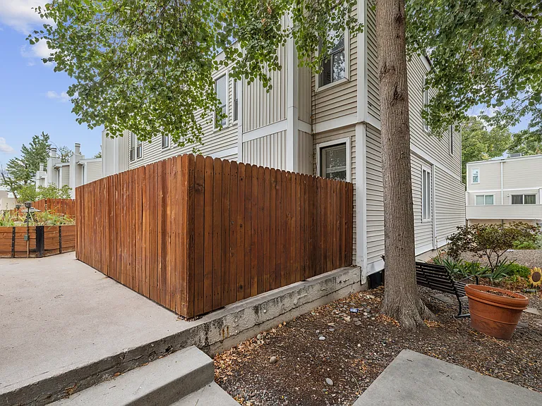 1050 S Monaco Pkwy #84 — Photo 22