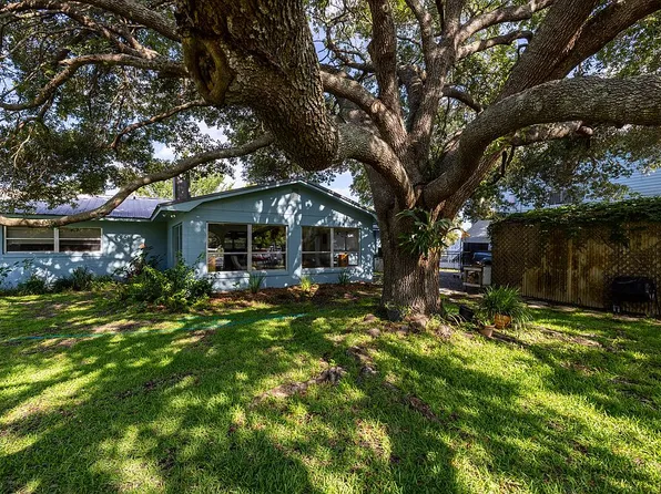 7 Palm Dr, Yankeetown, FL 34498