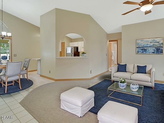 3rd image of 941 Village Lake Dr N