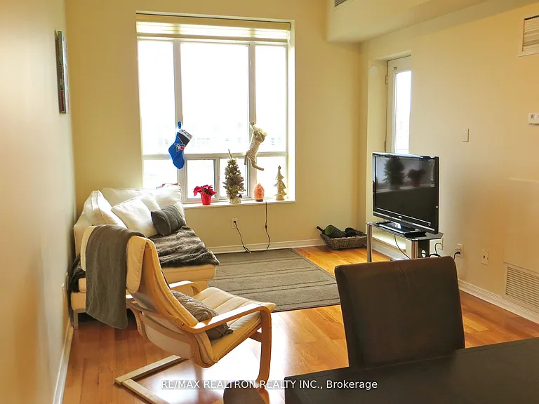451 Rosewell Ave #607 — Photo 8