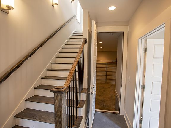 3rd image of 214 Lucile Ln