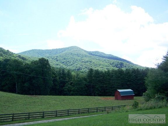 3rd image of 793 Minnow Creek Road