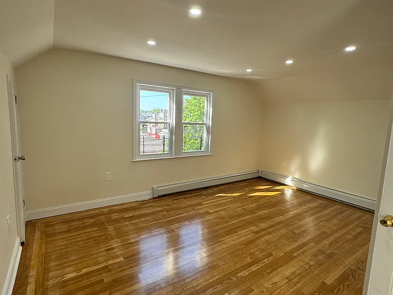 1054 Lydig Ave #3 — Photo 7