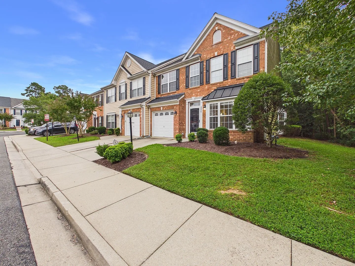 3 bed, 2.5 bath, 2100 sqft, $2,395 — Photo 3