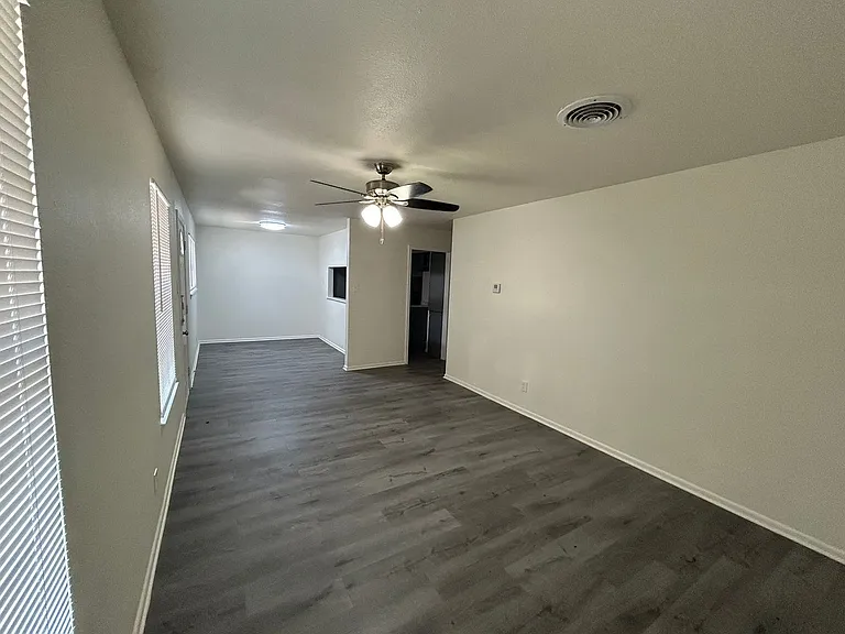 3601 Catalina Dr — Photo 4
