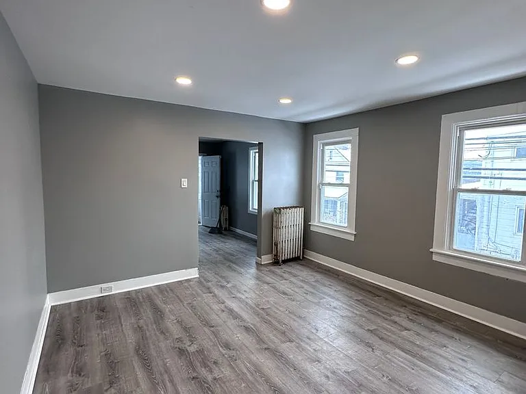 408 New Grove St — Photo 4