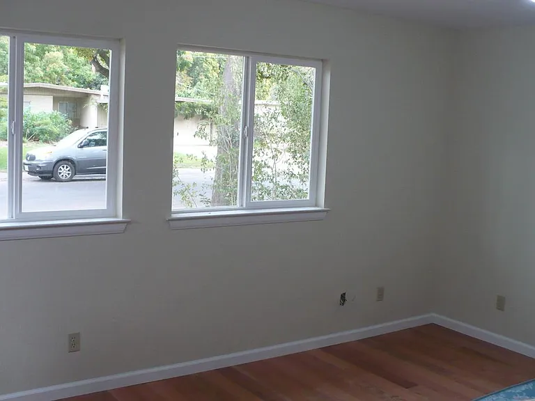 915 Craig Pl — Photo 3