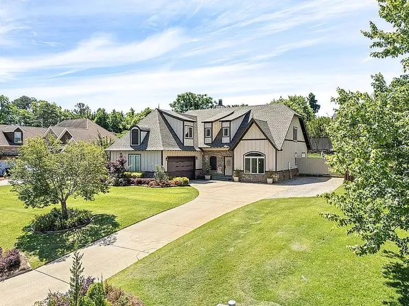 3205 Pinecrest Dr, Opelika, AL 36801