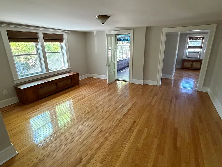 52 Columbia Ave — Photo 3