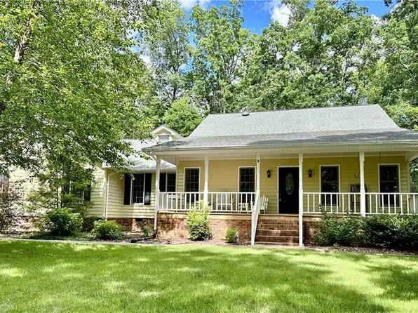 9 Edinborough Ct, Greensboro, NC 27406