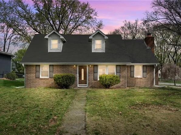 302 Oak St W, Greenwood, MO 64034